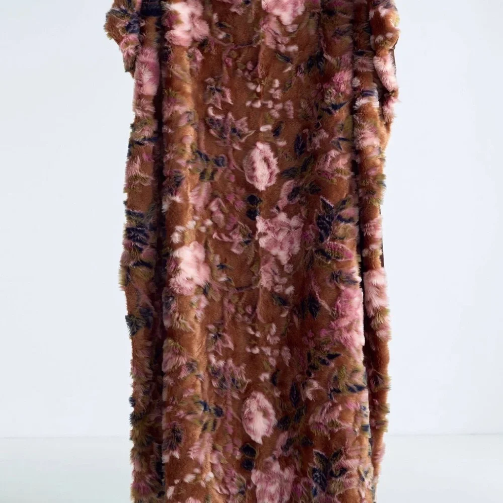 Anthropology Seren Floral Jacquard Faux Fur Throw Blanket - Picture 5 of 10